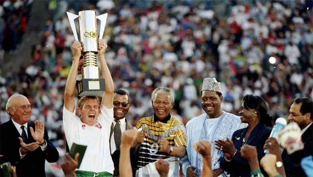 Mengenang kisah heroik di ajang Piala Afrika 1996 yang membantu Nelson Mandela menyatukan Afrika Selatan.Foto: cafonline - INDOSPORT