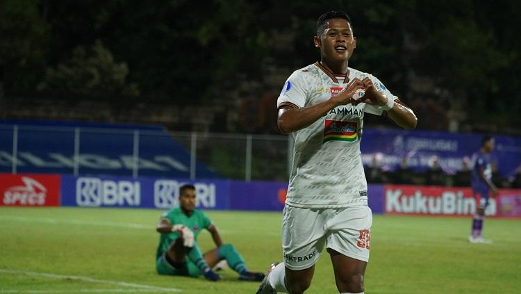 Selebrasi Taufik Hidayat usai mencetak gol dalam pertandingan Liga 1 antara Persija Jakarta kontra Persita Tangerang.