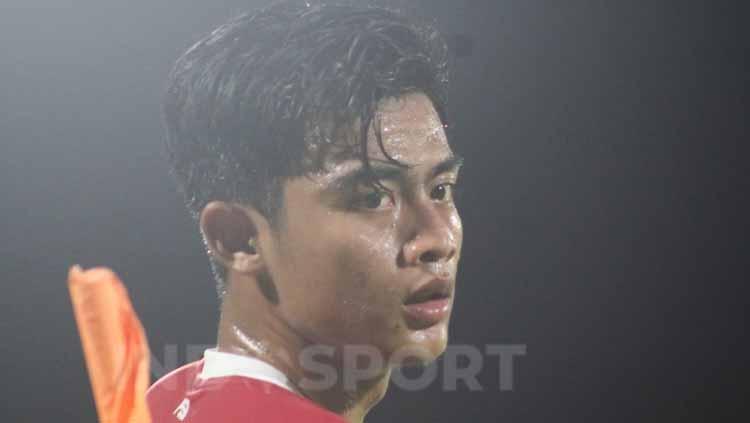 Bek Timnas Indonesia, Pratama Arhan saat membela Timnas Indonesia. Saat ini pemain Tokyo Verdy itu dirumorkan dibidik oleh klub Thailand, Muangthong United. Foto : Nofik Lukman Hakim/INDOSPORT