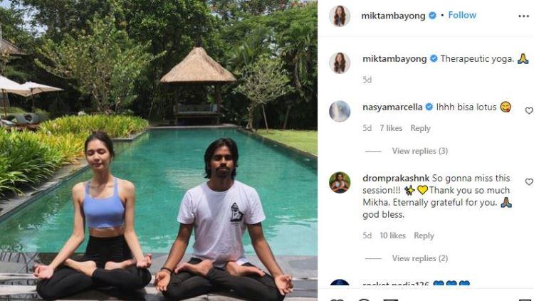 Penyanyi dan artis kondang Tanah Air, Mikha Tambayong, konsisten olahraga di gym rumahnya. Saat lakukan mirror selfie, pesonanya bikin netizen auto terpikat.