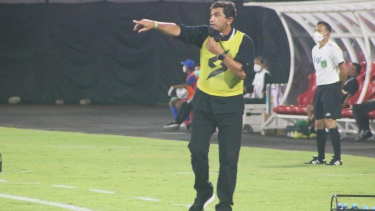 Pelatih Arema FC, Eduardo Felipe Arroja Almeida.