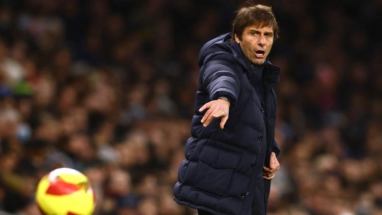 Aksi Antonio Conte di laga Tottenham Hotspur vs Brighton (06/02/22). (Foto: REUTERS/David Klein)