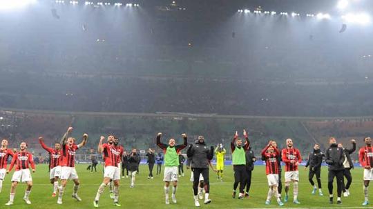 Sulit datangkan winger kanan baru karena keterbatasan dana, 3 pemain gratisan ini bisa menjadi opsi AC Milan, salah satunya dari klub rival papan atas Liga Italia. FOTO: REUTERS/Daniele Mascolo