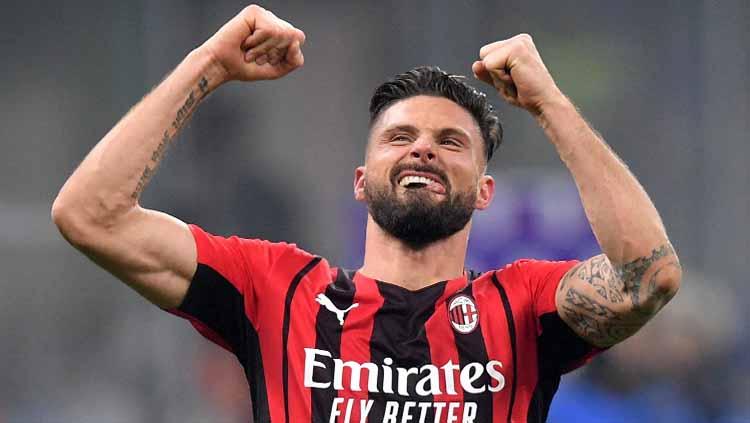 Olivier Giroud jadi pahlawan AC Milan setelah dua golnya membawa mereka berbalik menang 2-1 atas Inter Milan dalam Derby della Madonnina di Liga Italia. FOTO: REUTERS/Daniele Mascolo - INDOSPORT