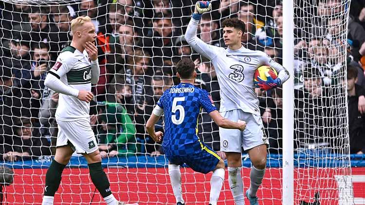 Menurut laporan Fichajes, secara mengejutkan, Barcelona telah menargetkan kiper Chelsea Kepa Arrizabalaga sebagai calon pengganti Marc-Andre ter Stegen musim depan. FOTO: REUTERS/Tony Obrien