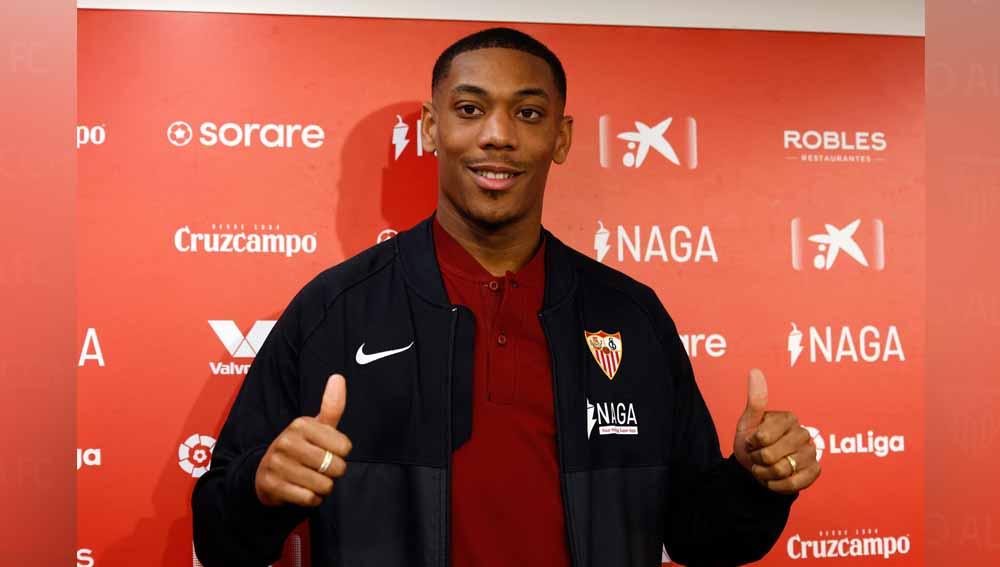 Anthony Martial mengaku semakin betah di Sevilla FC menyusul kegagalan Manchester United di Liga Champions. Foto: REUTERS/Marcelo Del Pozo
