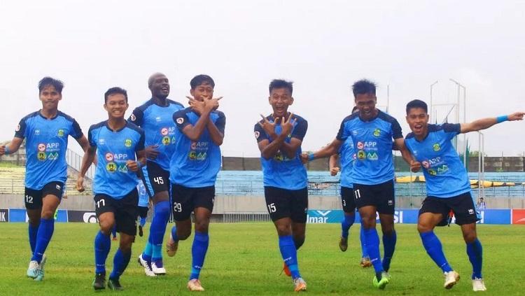 Selebrasi pemain PS Siak usai mencetak gol dalam pertandingan Liga 3 2021.