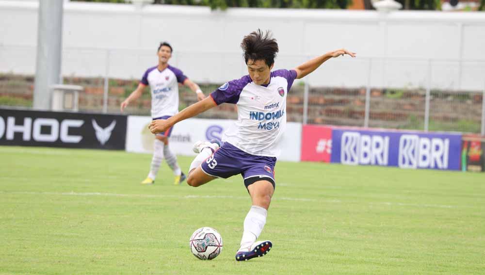 Klub Liga 1, Persita Tangerang, resmi memperpanjang kontrak dua pemain asing yakni Bae Sin-yeong dan Ramiro Fergonzi. Foto: Persita - INDOSPORT