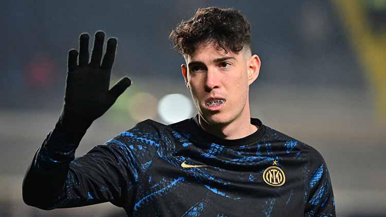 Alessandro Bastoni saat pemanasan sebelum pertandingan. FOTO: Alessandro Bastoni