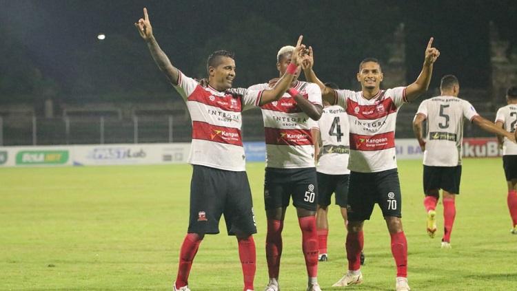 Selebrasi Beto Goncalves usai mencetak gol untuk Madura United saat melawan Persiraja (Foto: MO Madura United)