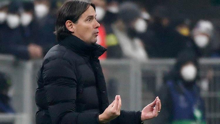 Pelatih Inter Milan, Simone Inzaghi, di laga melawan Liverpool pada babak 16 besar Liga Champions, Kamis (17/02/22) dini hari WIB. Foto: REUTERS/Alessandro Garofalo