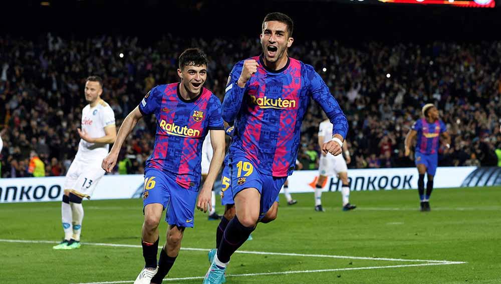 Ferran Torres mendapat support dari Xavi Hernadez dan juga Carles Puyol usai ia gagal membawa Barcelona menang atas Napoli di Liga Europa. Foto: REUTERS/Albert Gea