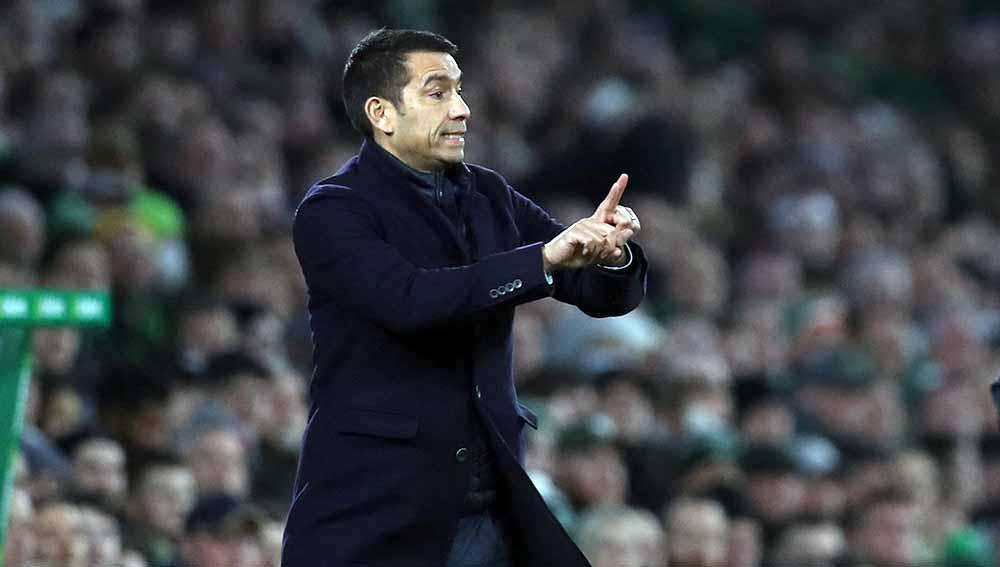 Pelatih Glasgow Rangers, Giovanni van Bronckhorst, membawa timnya menang atas Borussia Dortmund di Liga Europa. Foto: REUTERS/Russell Cheyne