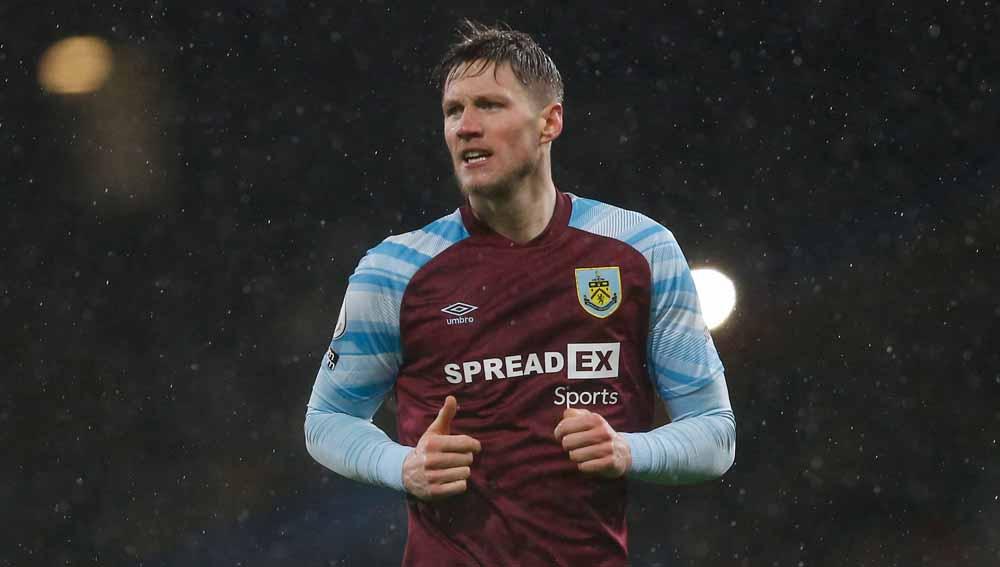 Manchester United bersiap-siap terkuras dompetnya jika ngotot ingin memboyong Wout Weghorst dari Burnley setelah Besiktas meminta kompensasi. Foto: Reuters/Craig Brough
