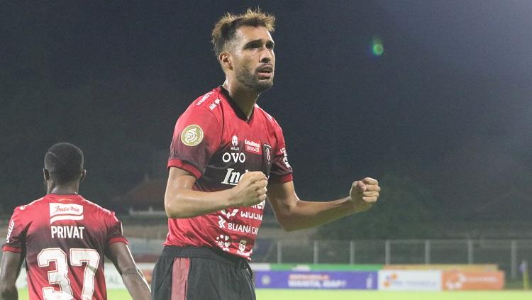 Bek Bali United, Willian Pacheco. Foto: Nofik Lukman Hakim/INDOSPORT