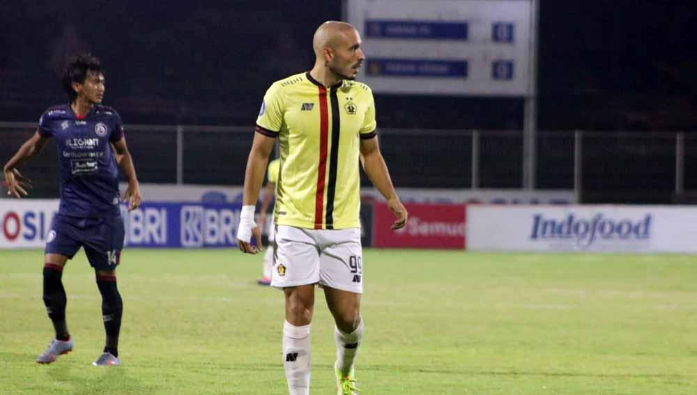 Penyerang Persik Kediri, Youssef Ezzejjari. Foto: Nofik Lukman Hakim/Indosport.com