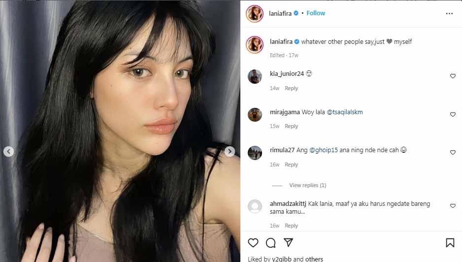 Artis cantik Tanah Air, Lania Fira, menjadi sorotan netizen kala gaya tomboy nan gagahnya di atas motor gede (moge) diunggah di media sosial instagram.