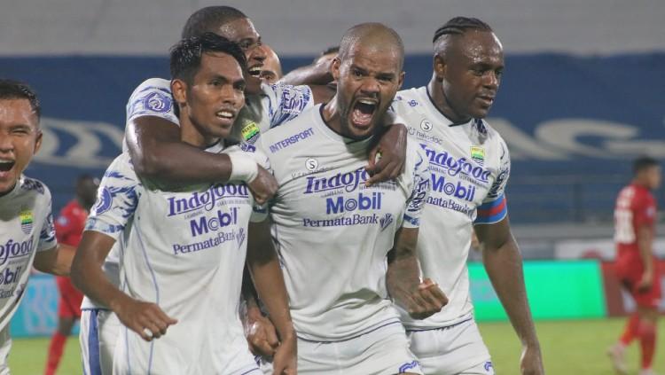 Selebrasi pemain Persib Bandung merayakan gol ke gawang Persija Jakarta pada lanjutan BRI Liga 1 2021/2022. (Foto: Nofik Lukman Hakim/INDOSPORT)