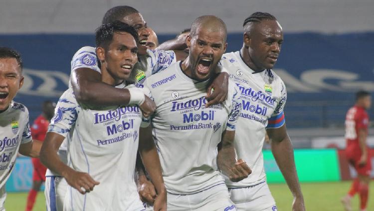 Selebrasi pemain Persib Bandung merayakan gol ke gawang Persija Jakarta pada lanjutan BRI Liga 1 2021/2022. Foto: Nofik Lukman Hakim/INDOSPORT