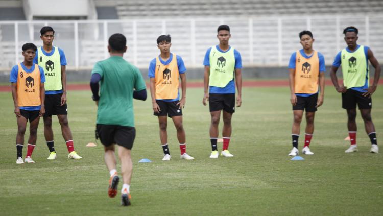 Latihan Timnas Indonesia U-19 sebelum berangkat TC ke Korea Selatan sebagai persiapan Piala Dunia U-20 2023 di Stadion Madya Senayan, Rabu (02/03/22).