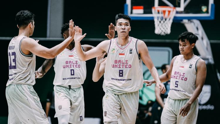 Bali United Basketball sukses mengatasi perlawanan Evos Thunder Bogor dengan keunggulan 56-38 dalam laga lanjutan Kompetisi IBL 2022 di Hall A Basket, Senayan pada Kamis (03/03/22).