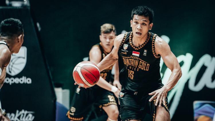 Berikut link live streaming IBL 2022 Senin (07/03/22). Amartha Hangtuah dan NSH Mountain Gold bersaing merebut puncak klasemen Divisi Putih. (Foto: IBL Indonesia)