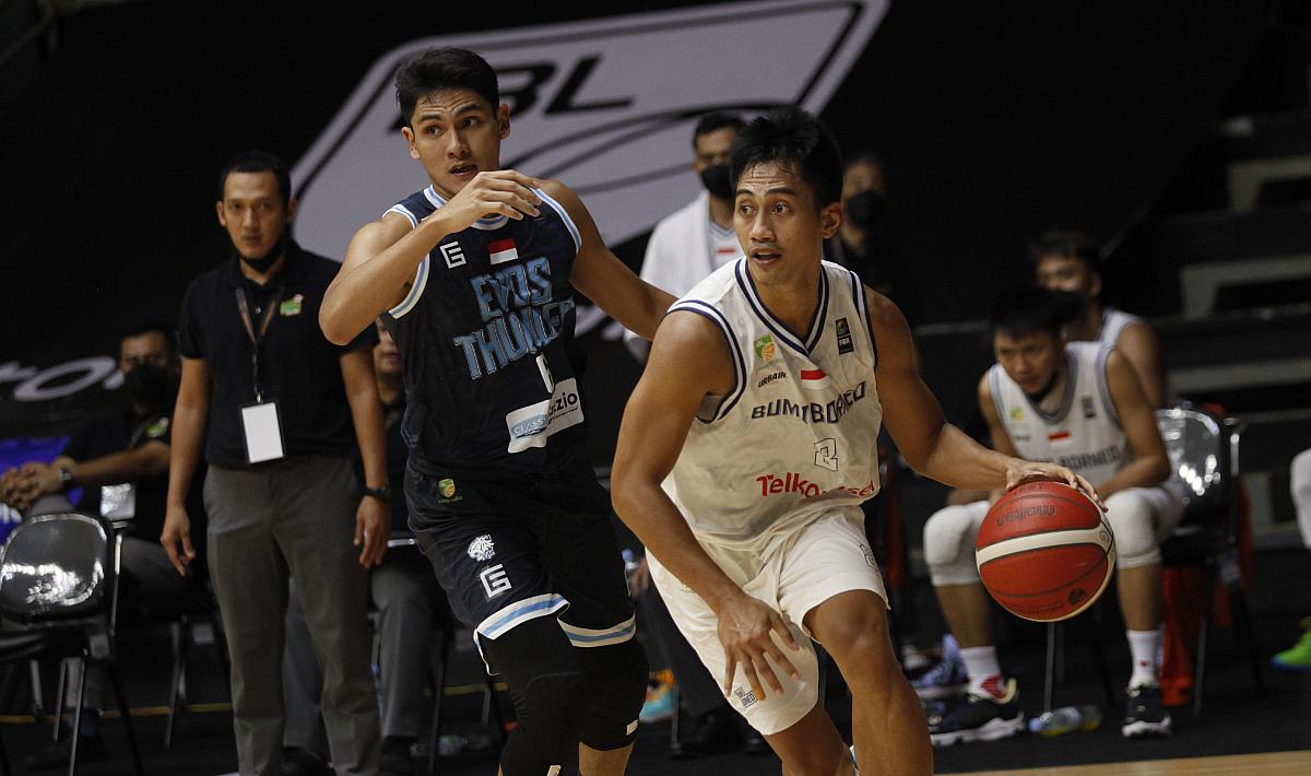 Bumi Borneo Pontianak berhasil mengalahkan Evos Thunder Bogor 65-61 dalam lanjutan IBL 2022 di Hall A Basket Senayan, Jakarta, Sabtu (05/03/22).