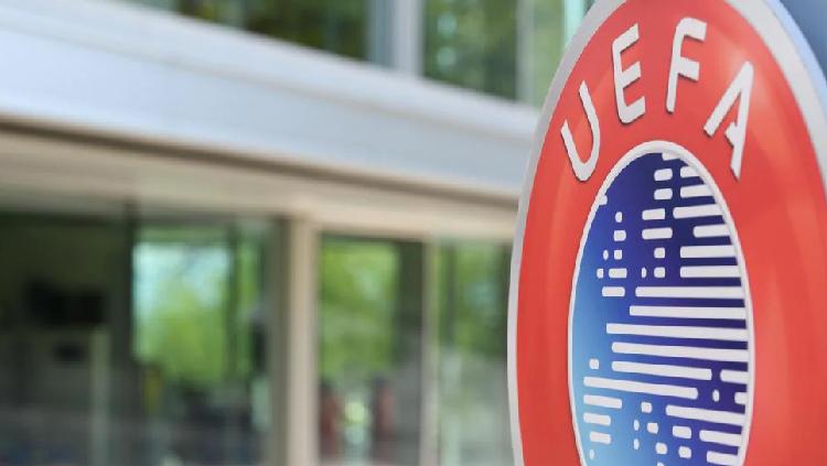 UEFA resmi melarang klub dan tiimnas Rusia tampil di kompetisi Eropa, termasuk Liga Champions. Hal itu menyusul invasi yang dilakukan Rusia terhadap Ukraina. - INDOSPORT