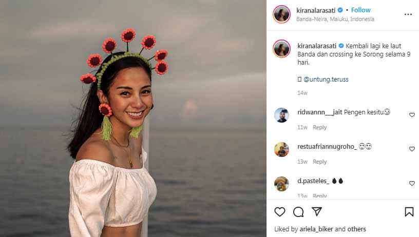 Artis kondang Indonesia, Kirana Larasati, jadi sorotan netizen saat pede pamer body berbalut bikini pink saat menyalurkan hobinya diving atau menyelam. - INDOSPORT