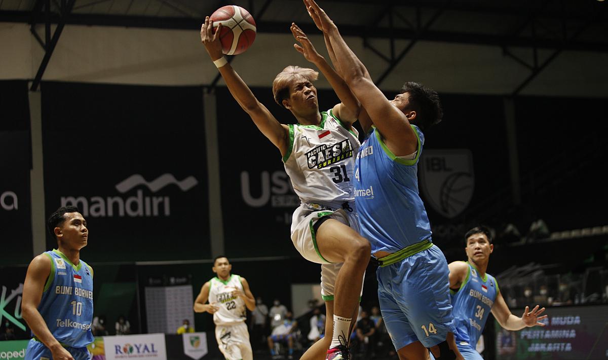 Pacific Caesar berhasil mengalahkan Bumi Borneo 77-42 pada lanjutan IBL 2022 di Hall A Basket Senayan, Jakarta, Rabu (09/03/22).