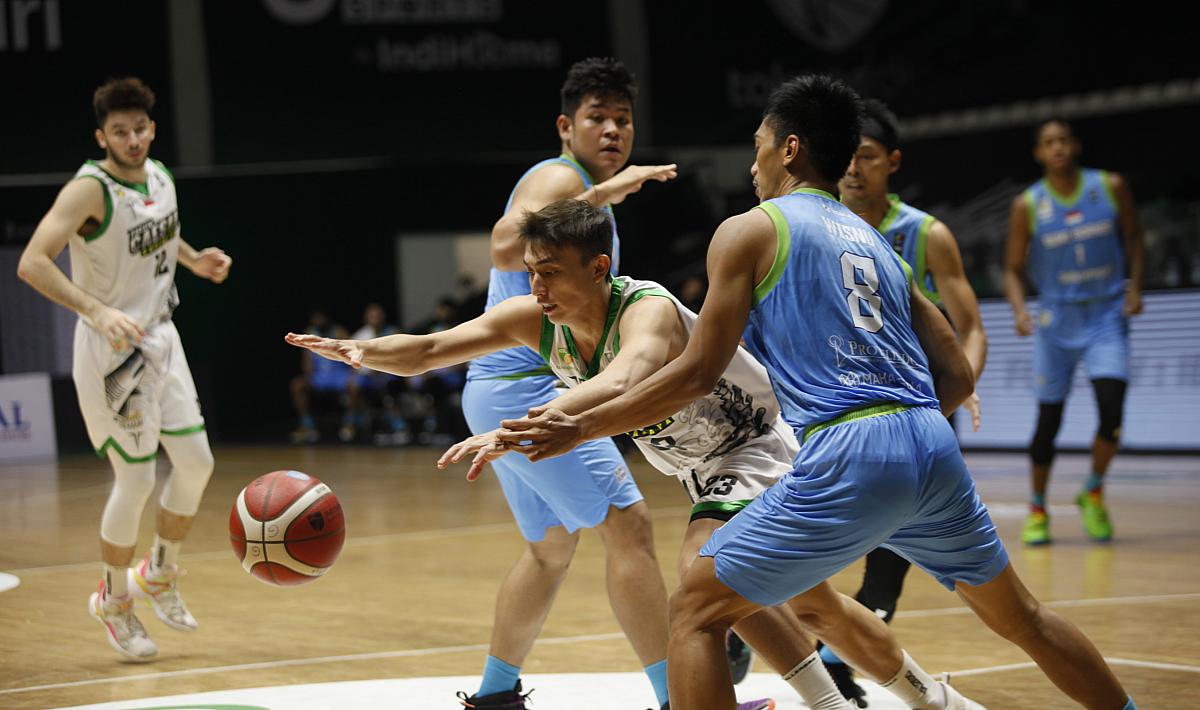 Pacific Caesar berhasil mengalahkan Bumi Borneo 77-42 pada lanjutan IBL 2022 di Hall A Basket Senayan, Jakarta, Rabu (09/03/22).