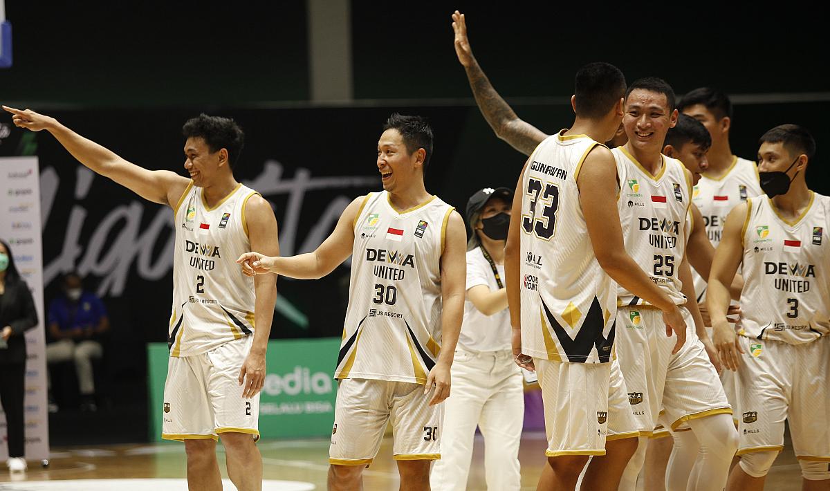Dewa United Surabaya akan menggeber persiapan Playoff IBL 2022 usai lebaran. Saat ini tim tengah diliburkan dan pemain diberi kesempatan pulang kampung.