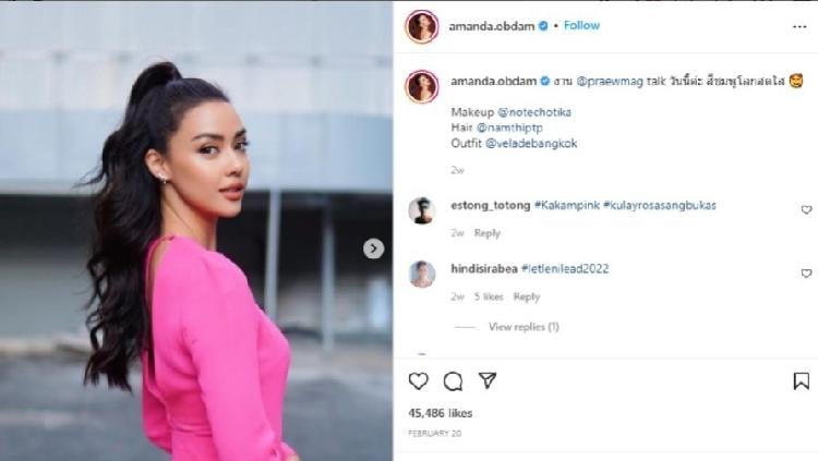 Model dan ratu kecantikan bergelar Miss Universe Thailand 2020, Amanda Obdam, tunjukkan pesona saat geluti olahraga renang dengan tampilan yang modis. - INDOSPORT