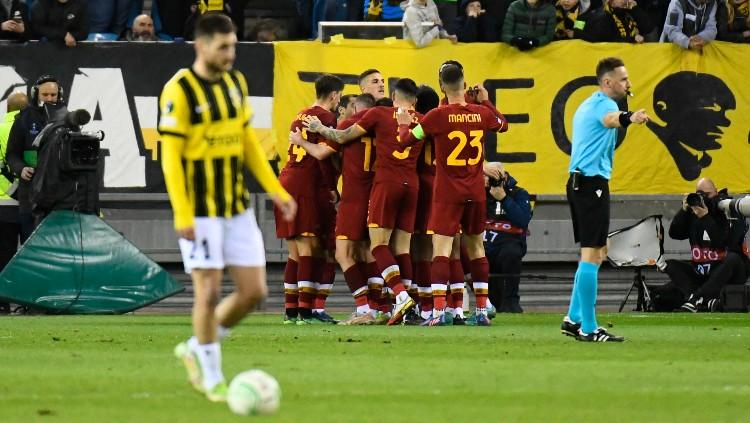 Berikut rekap hasil UEFA Conference League 2021/22, Jumat (11/03/22) di mana AS Roma berhasil meraih kemenangan dalam lawatan ke Belanda. (Foto: REUTERS/Piroschka Van De Wouw)