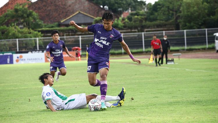 Bek kiri Timnas Indonesia, Edo Febriansyah mengakui ada komunikasi dengan klub promosi Liga 1 2022, Rans Cilegon FC. - INDOSPORT