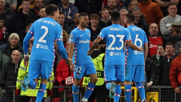 Renan Lodi merayakan golnya di laga Liga Champions Manchester United vs Atletico Madrid (Foto: REUTERS/Phil Noble)