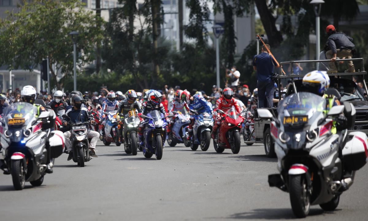 Beberapa pebalap MotoGP seperti Marc Marquez, Joan Mir melakukan parade motor dari Istana Merdeka menuju Bunderan HI pada  Rabu (16/03/22). Acara ini digelar untuk menyambut pagelaran MotoGP Mandalika 2022.
