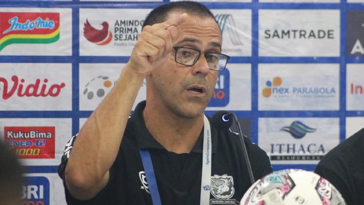 Pelatih Madura United, Fabio Araujo Lefundes memang menyatakan tidak setuju dengan penerapan sistem bubble pada lanjutan Liga 1 Indonesia pada awal Desember. - INDOSPORT