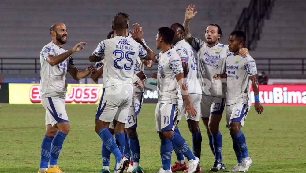 Prediksi pertandingan pekan ke-33 Liga 1 2021-2022 antara Persib Bandung vs Persik Kediri, Jumat (25/03/22).