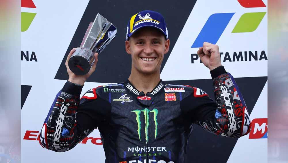 Jelang MotoGP 2023, pembalap yang kian mesra dengan Monster Energy Yamaha, Fabio Quartararo, pamer kekocakan saat alih profesi jadi tukang foto di Jakarta.