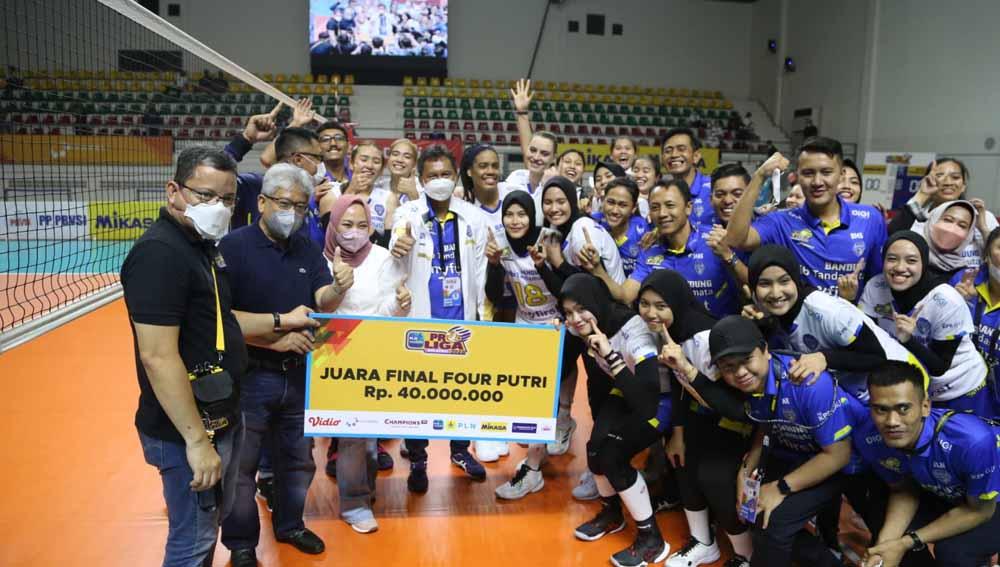 Bandung BJB Tandamata meraih juara Final Four putri Proliga 2022, usai menaklukkan Jakarta Pertamina Fastron dengan skor 3-0 (25-15, 25-17, 25-17), di Padepokan Voli Jenderal Polisi Kunarto, Bogor, Minggu (20/03/22). Foto: Humas Bandung BJB Tandamat