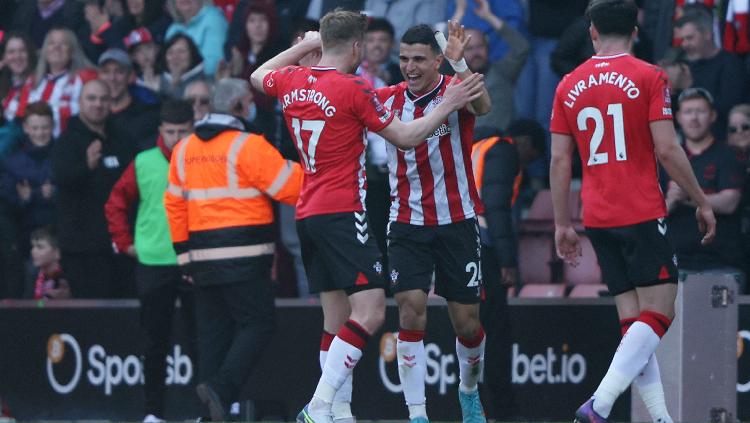 Pemain Southampton, Stuart Armstrong dan Mohamed Elyounoussi Berselebrasi Usai Cetak Gol Copyright: REUTERS/Ian Walton