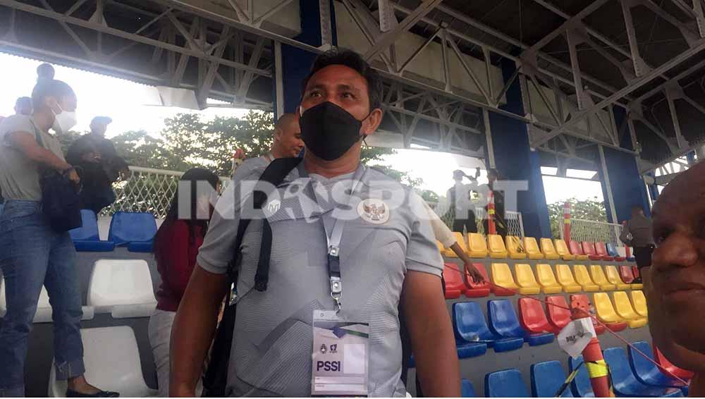 Pelatih Timnas U-16, Bima Sakti. Foto: Da'Yerimon/Indosport.com