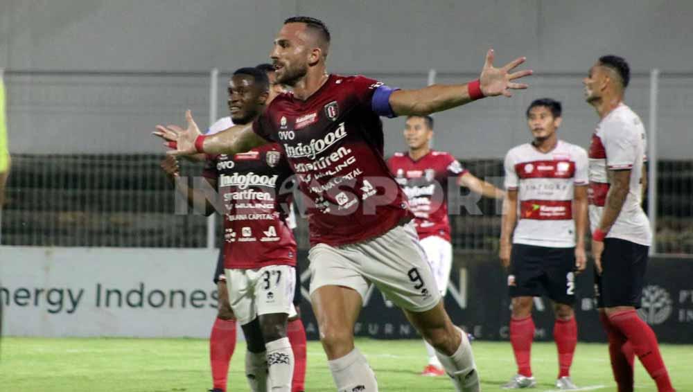 Selebrasi penyerang Bali United, Ilija Spasojevic. Foto: Nofik Lukman Hakim/Indosport.com