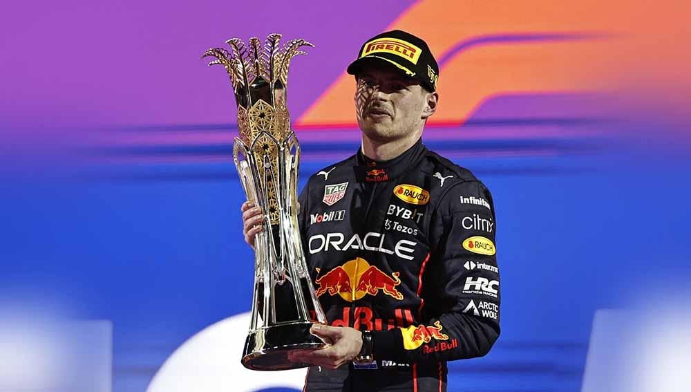 Pembalap MotoGP, Marc Marquez, mengucapkan selamat kepada Max Verstappen usai menjadi juara dunia Formula 1 2022 dan jadi sorotan netizen. - INDOSPORT