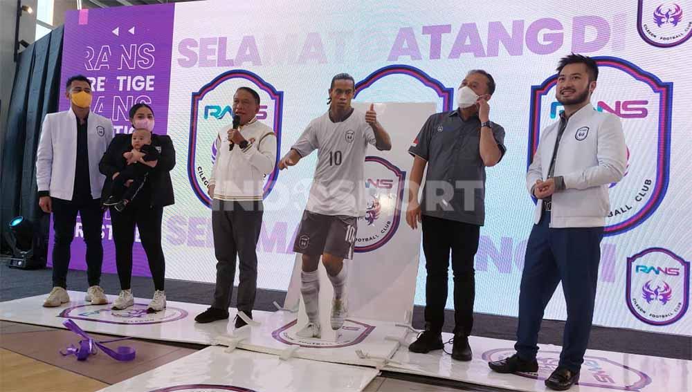 Rans Cilegon FC akan mendatangkan Ronaldinho ke Indonesia. Foto: Zainal Hasan/Indosport.com