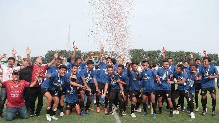 Karo United merayakan keberhasilan mereka menjadi kampiun Liga 3 Nasional 2021-2022 - INDOSPORT