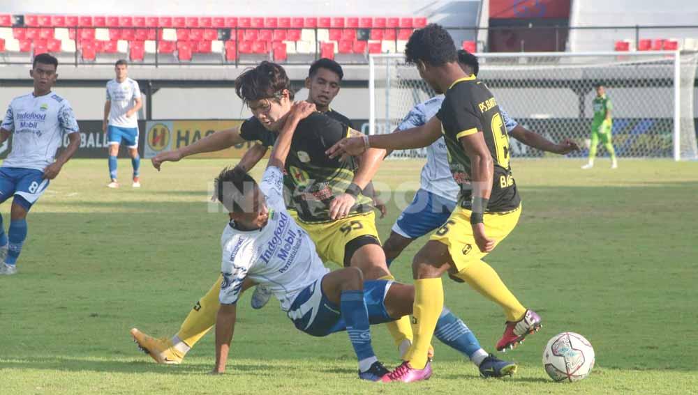 Rahmad Darmawan mengangkat sumpah, bahwa ia sebagai pelatih kepala Barito Putera, tak ada main mata dengan Persib Bandung di laga pekan terakhir Liga 1 2021. Foto: Nofik Lukman Hakim/Indosport.com