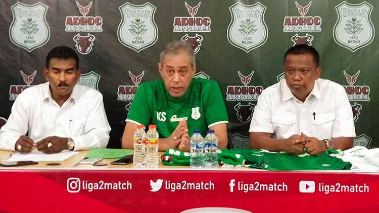 Salah satu petinggi PSMS Medan, Kodrat Shah (tengah).