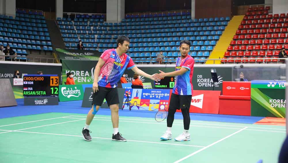 Pasangan ganda putra Indonesia, Mohammad Ahsan dan Hendra Setiawan di Korea Open 2022. Foto: PBSI